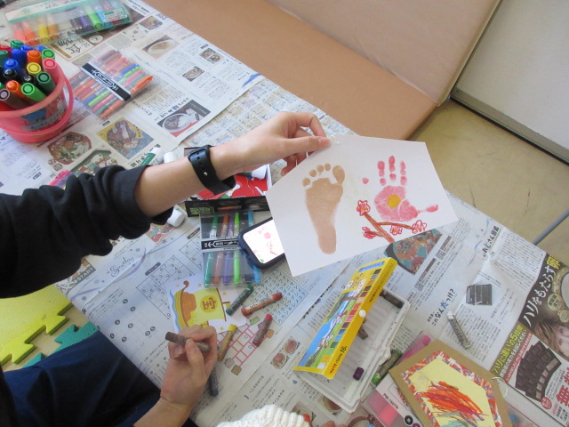 足型と手形スタンプの絵馬