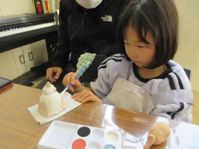 色付けをおこなっている写真