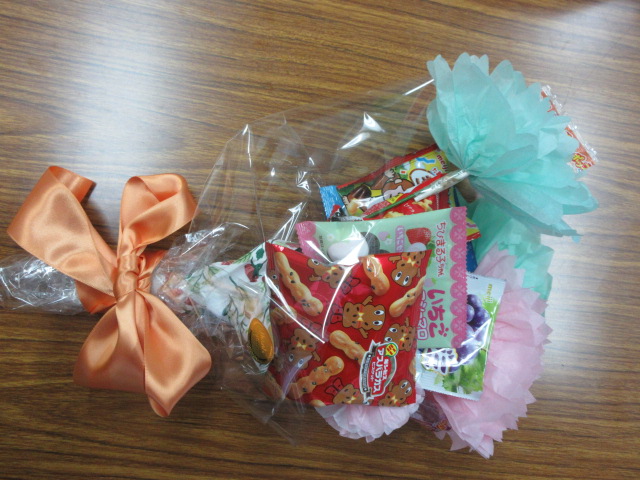 キャンディブーケづくりの様子2