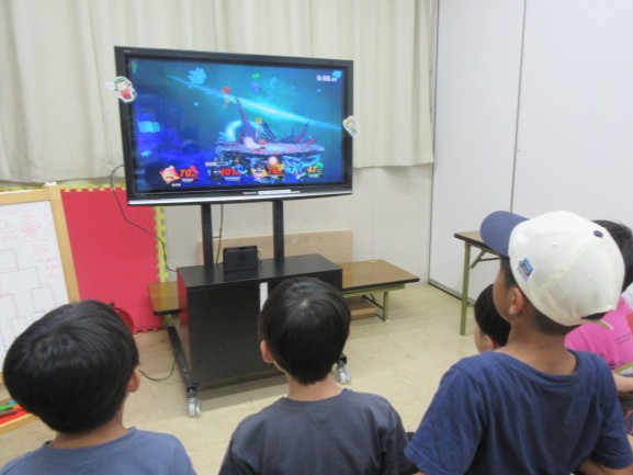 eスポーツ大会対戦している写真