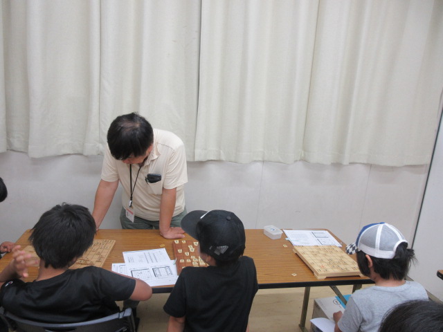 名人に挑む子どもたちの様子
