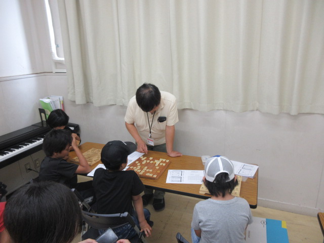 名人に挑む子どもたちの様子