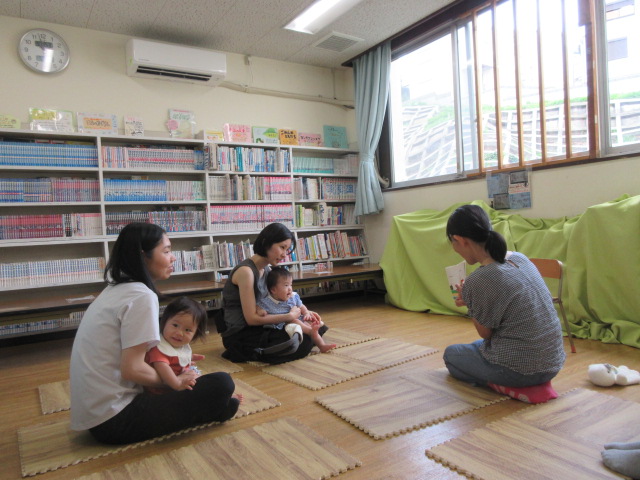 お話を聞いている写真