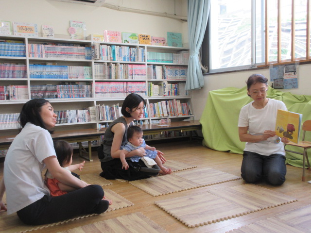 お話を聞いている写真