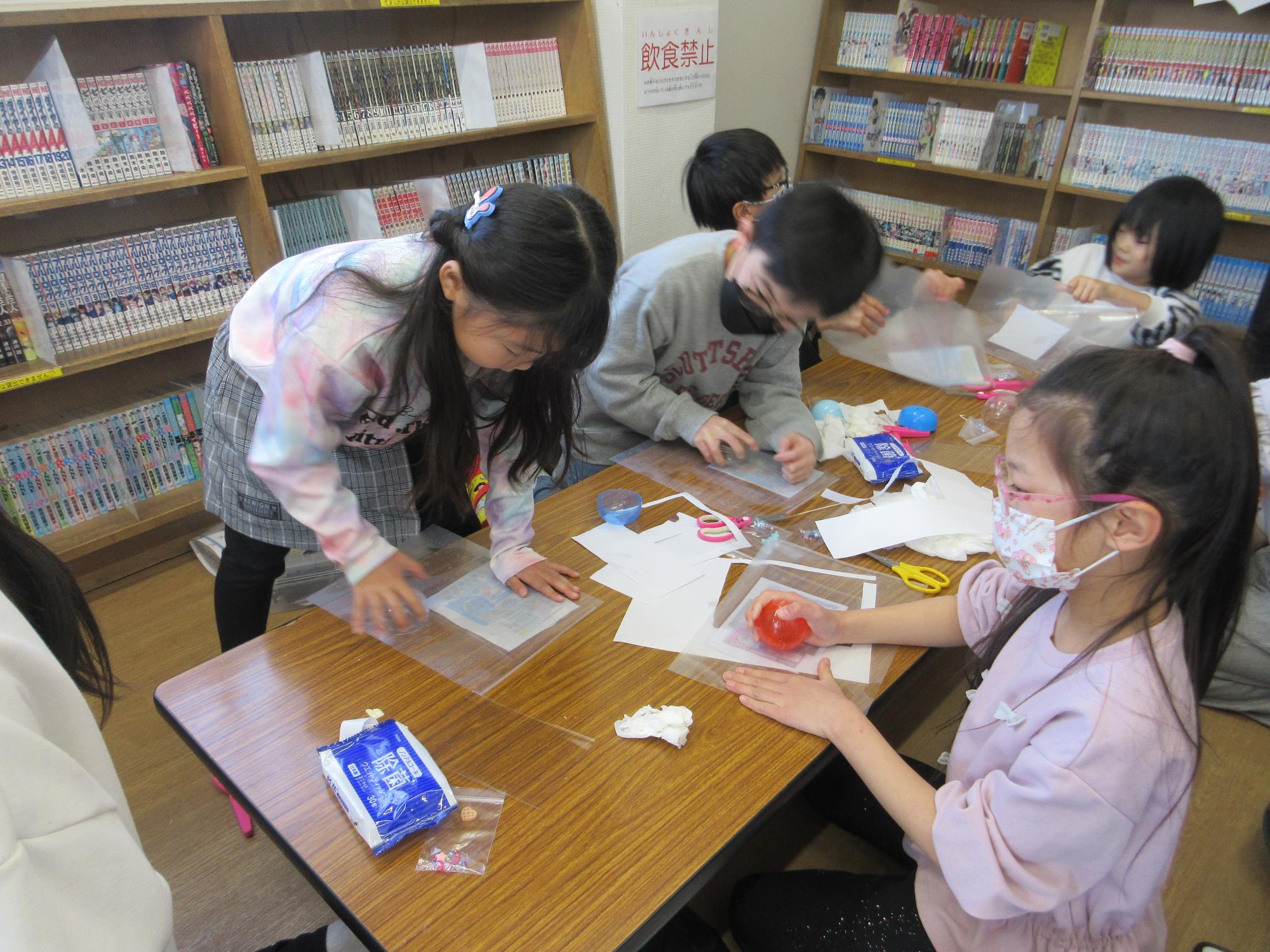 転写作業の様子