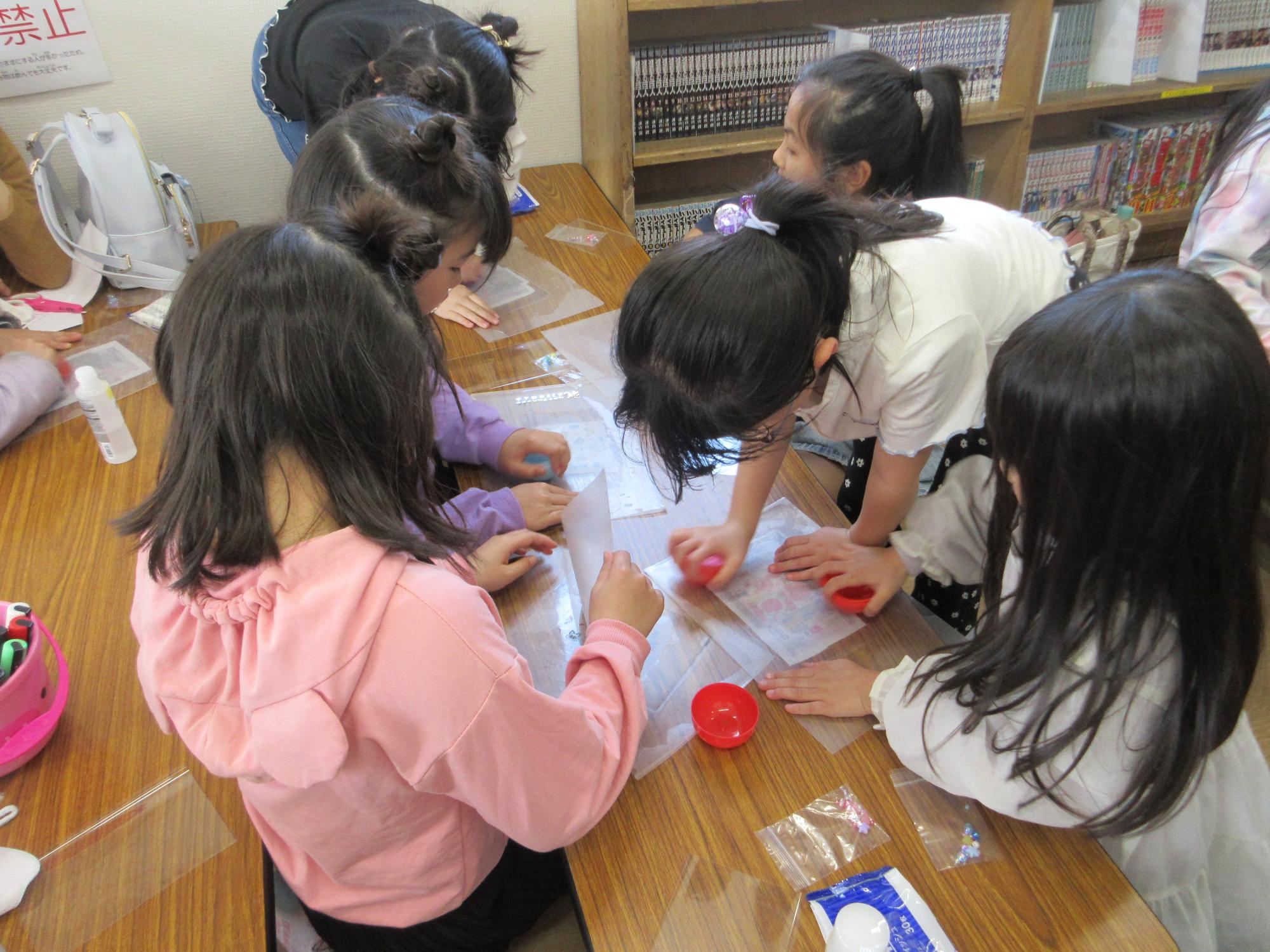 転写を頑張る様子