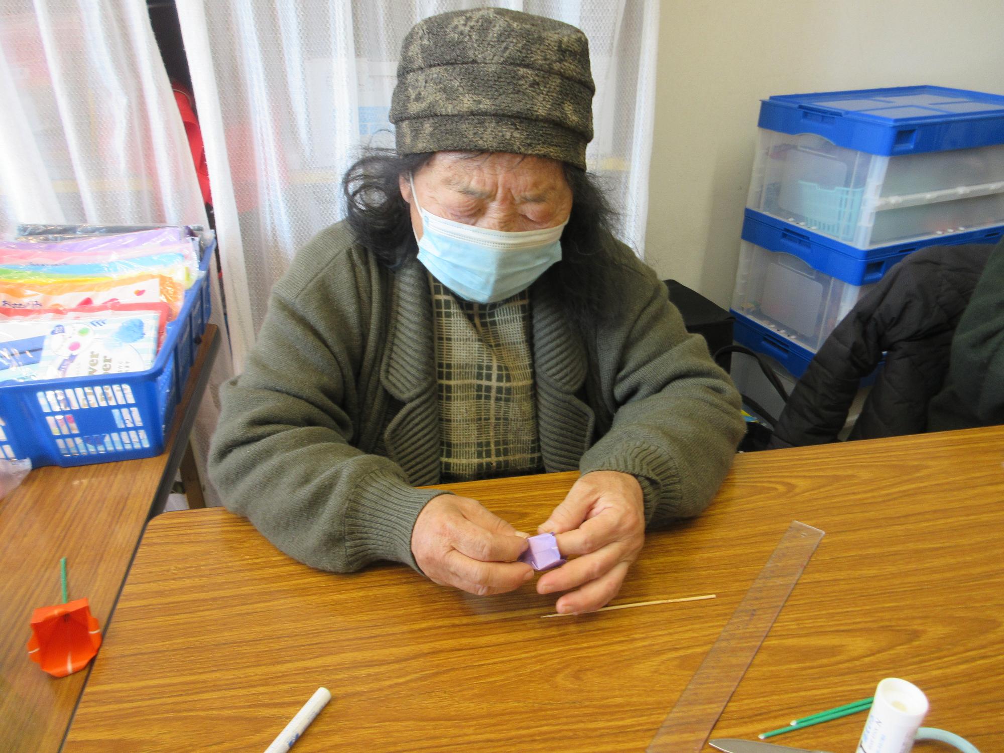 真剣に作っている様子