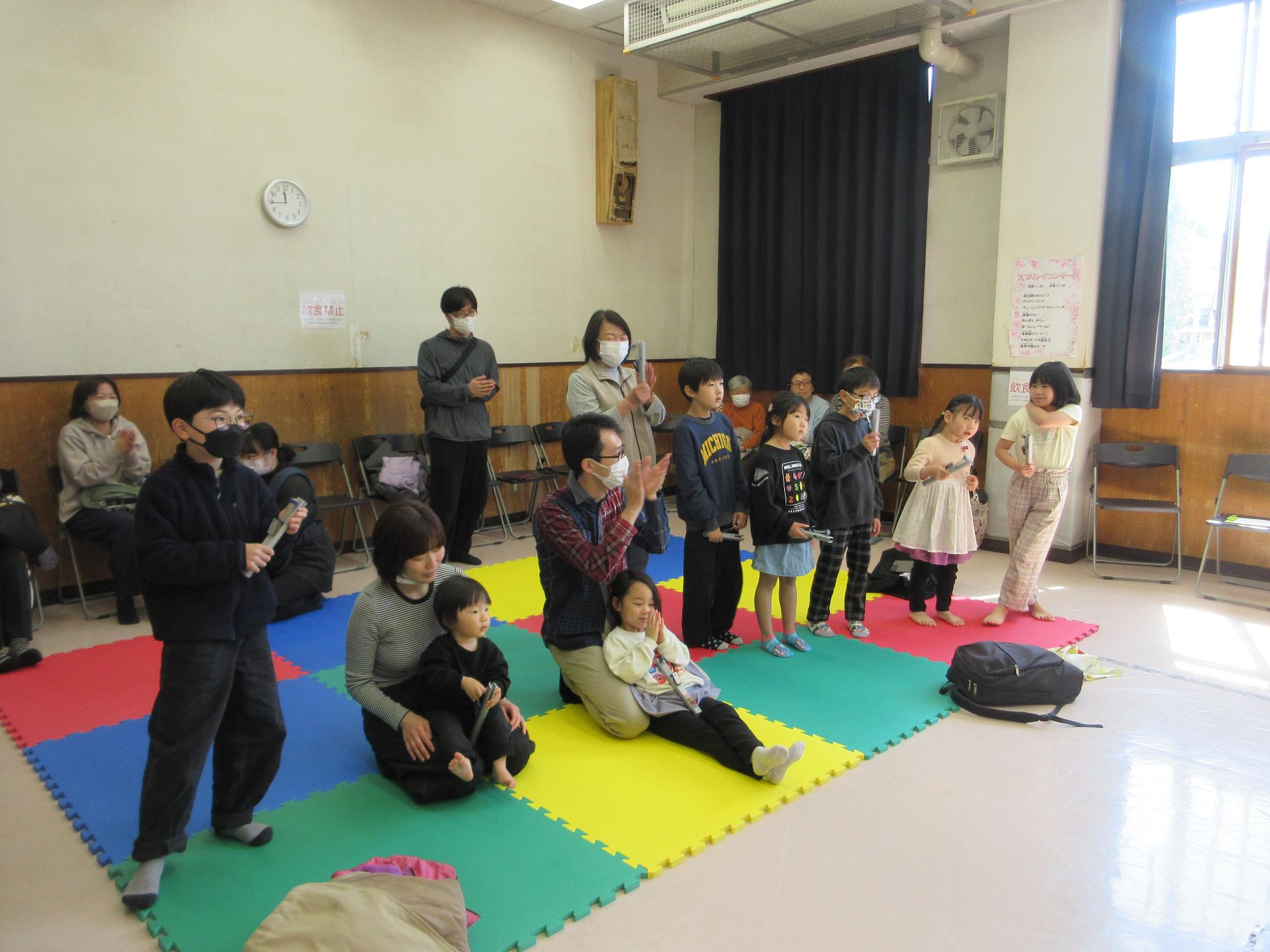 きらきら星を演奏する様子