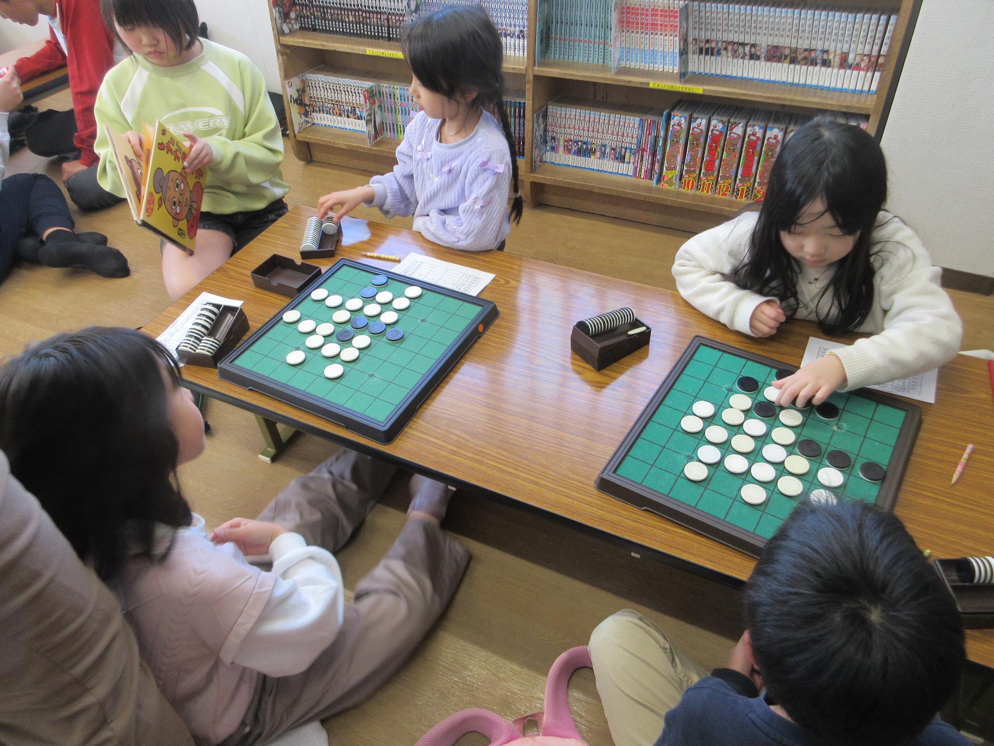勝負をする子どもたちの様子