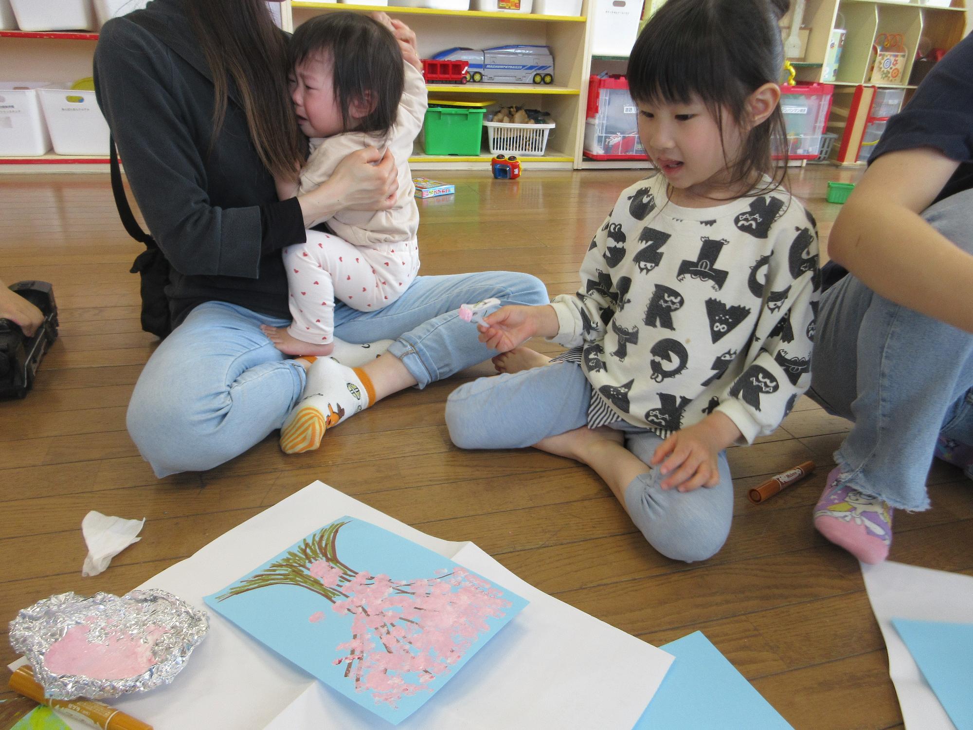 工作をする子どもたちの写真
