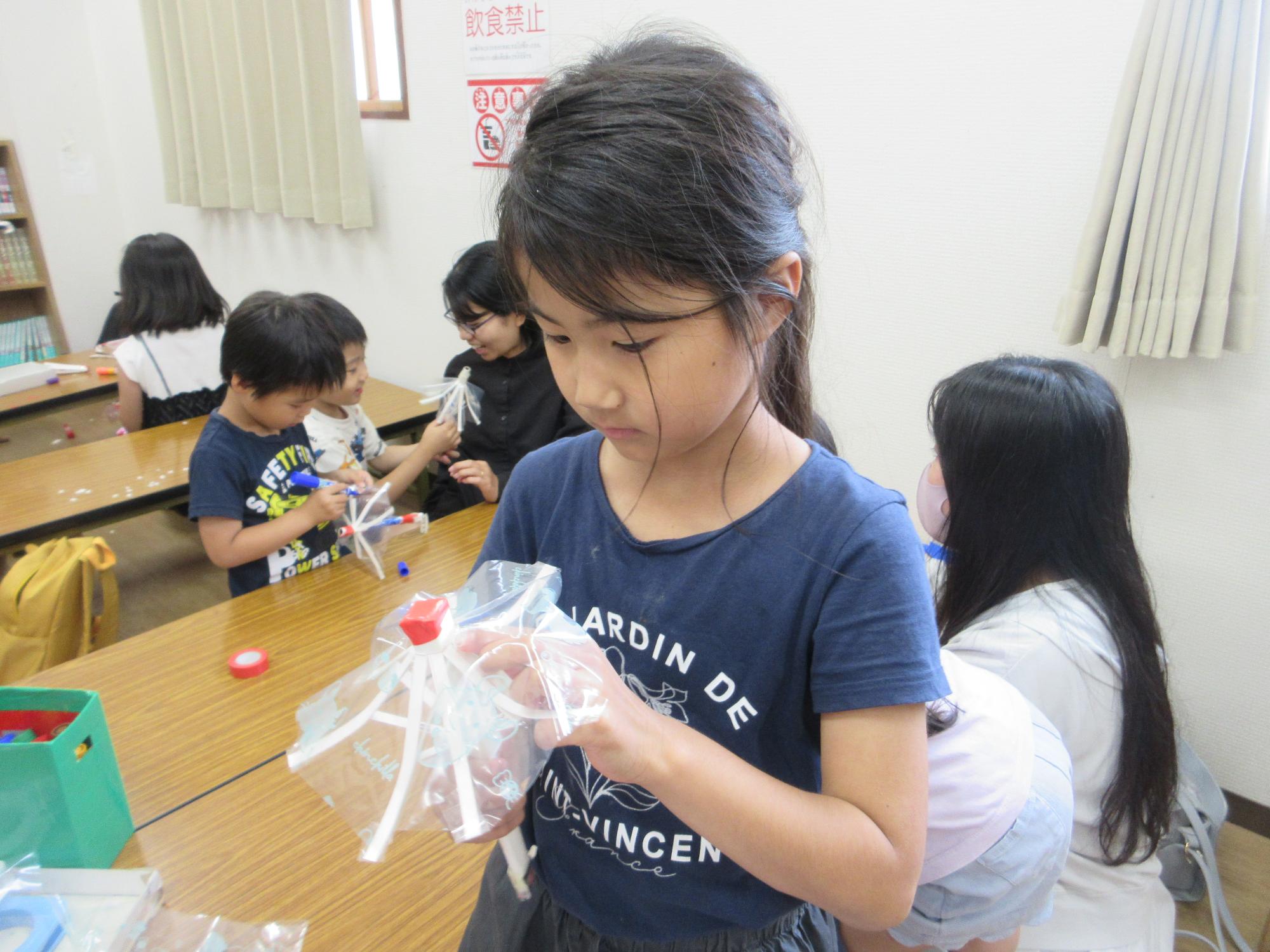 傘を作る様子