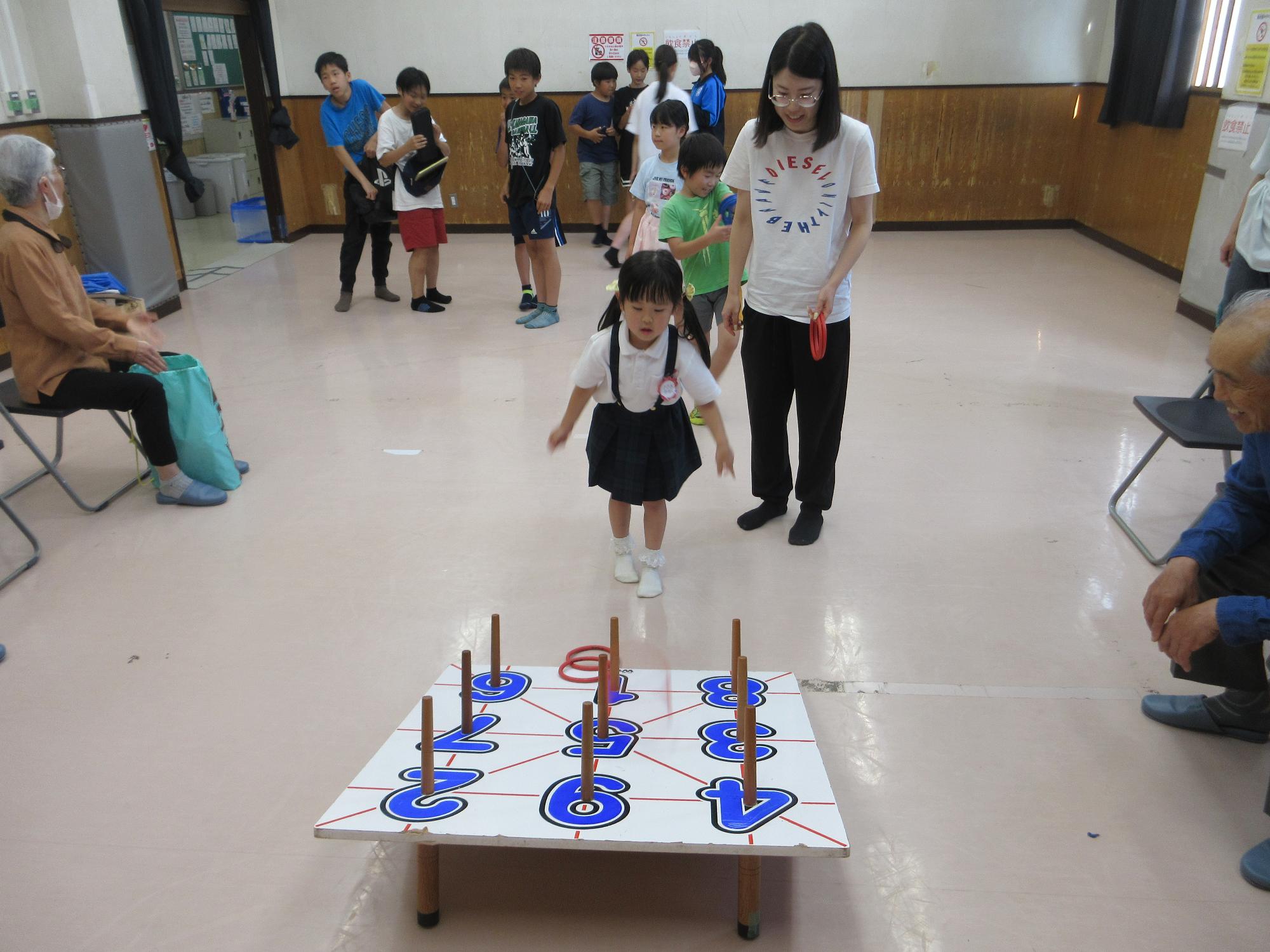 わなげをする幼児さんの様子