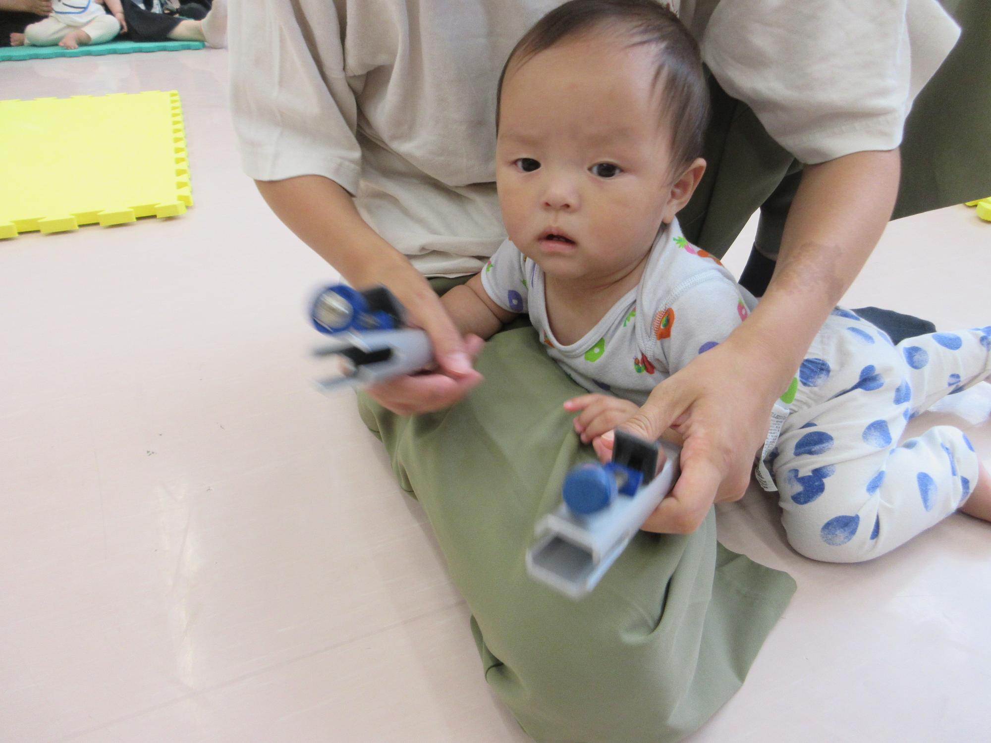 トーンチャイムを鳴らす様子
