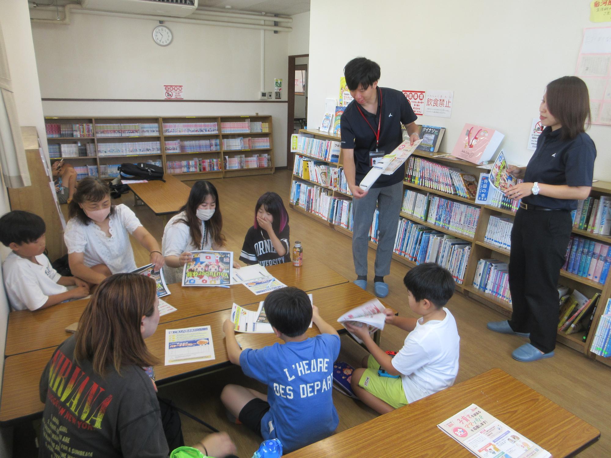 説明を受けるようす