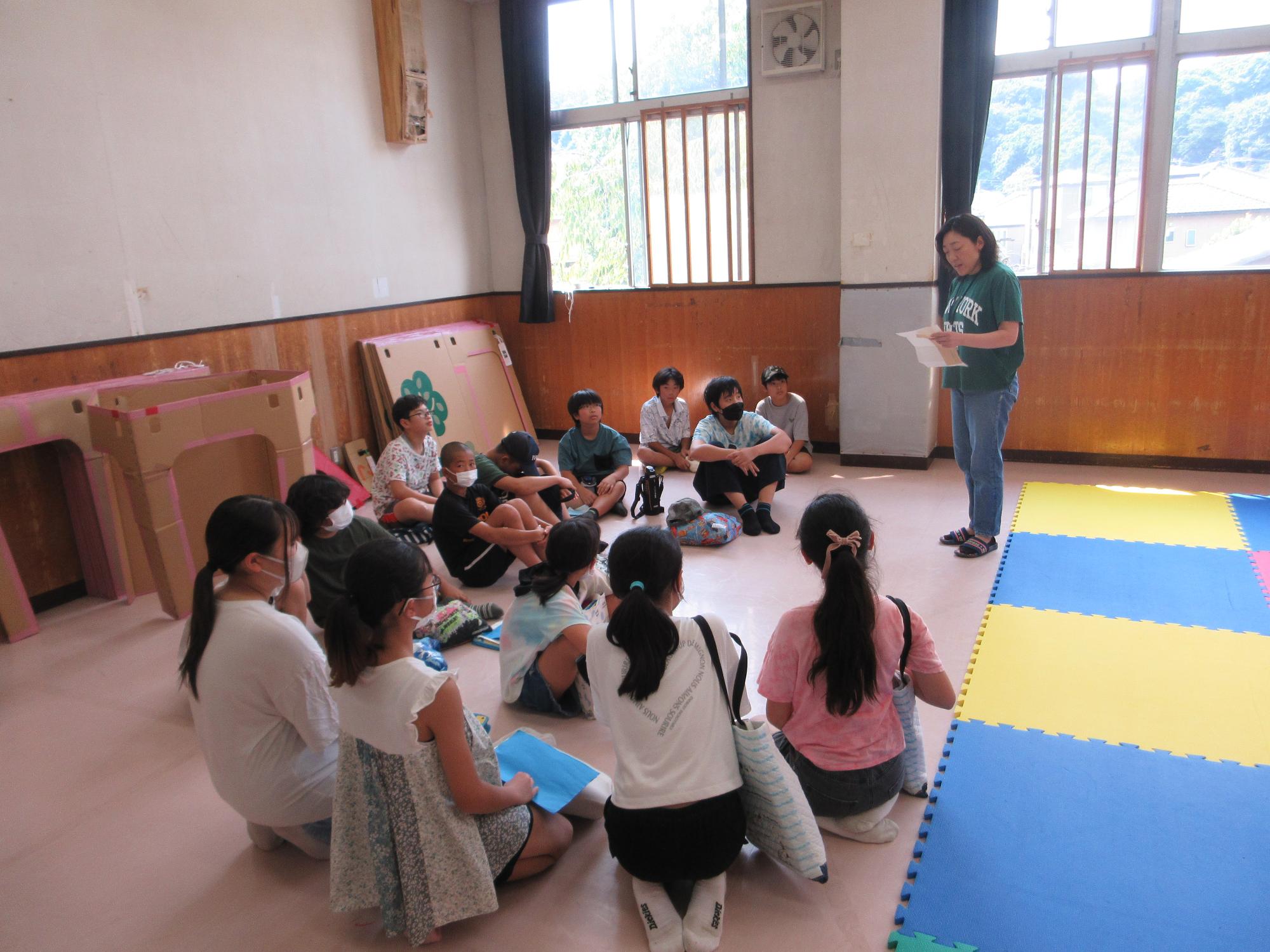 計画を練る小学生の様子