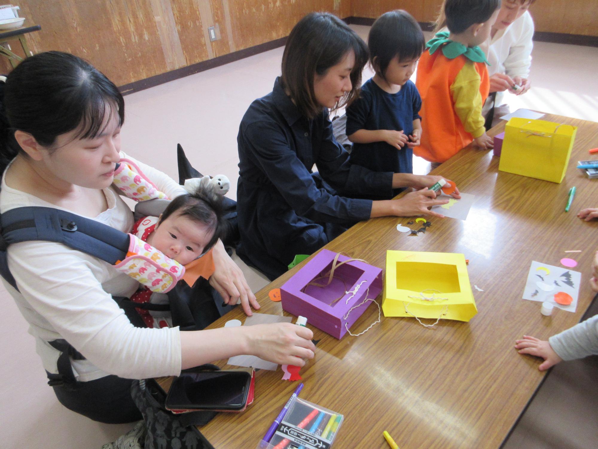 お菓子を入れるカバンの工作