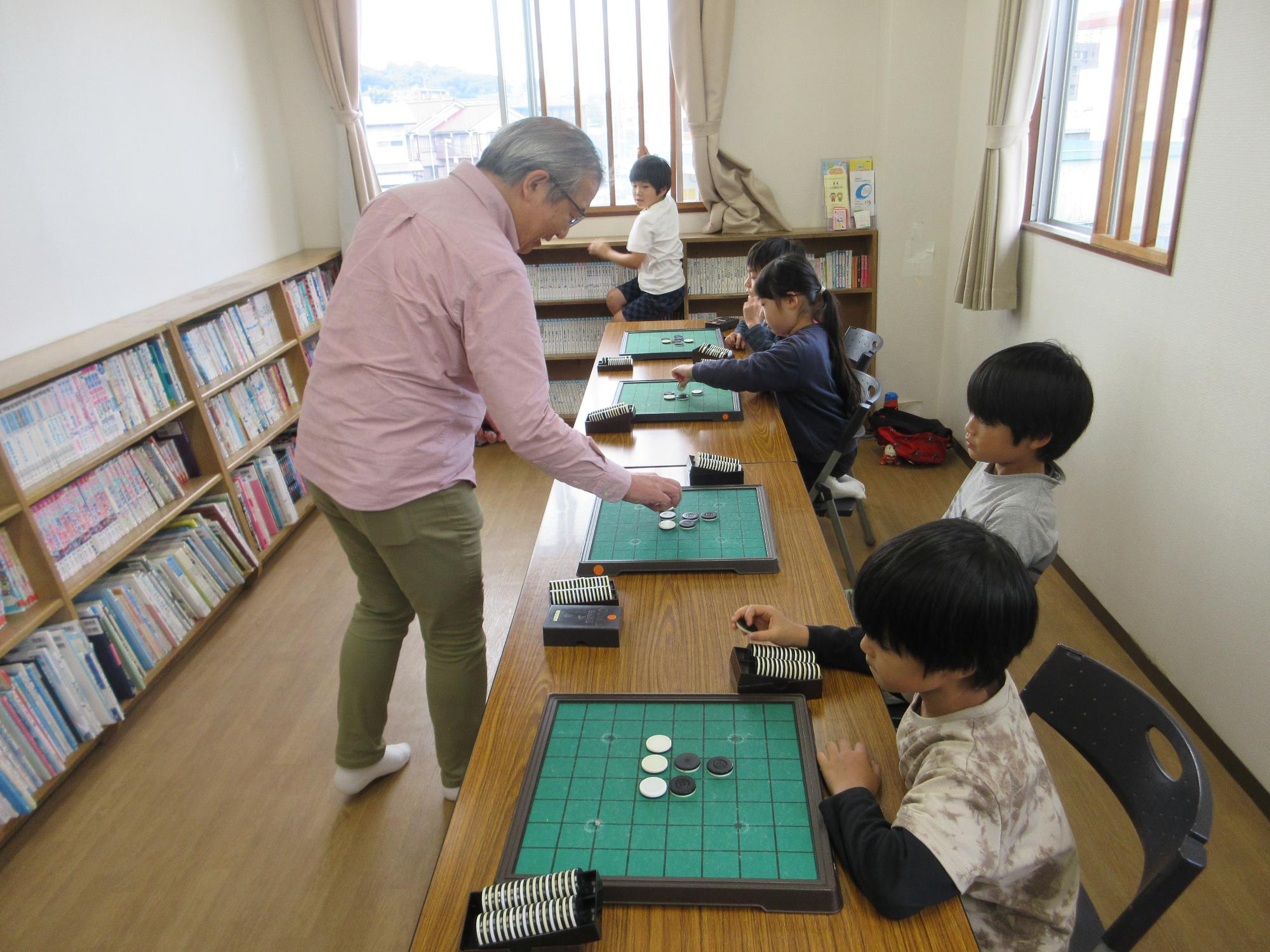 先生と対戦する様子
