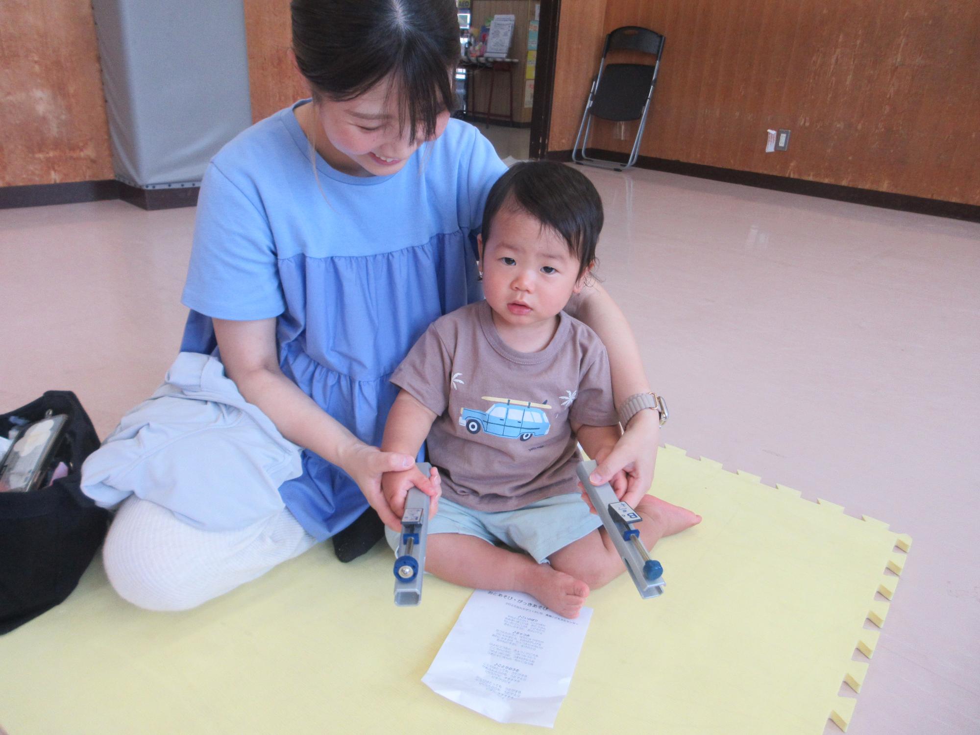 トーンチャイムを鳴らしている様子