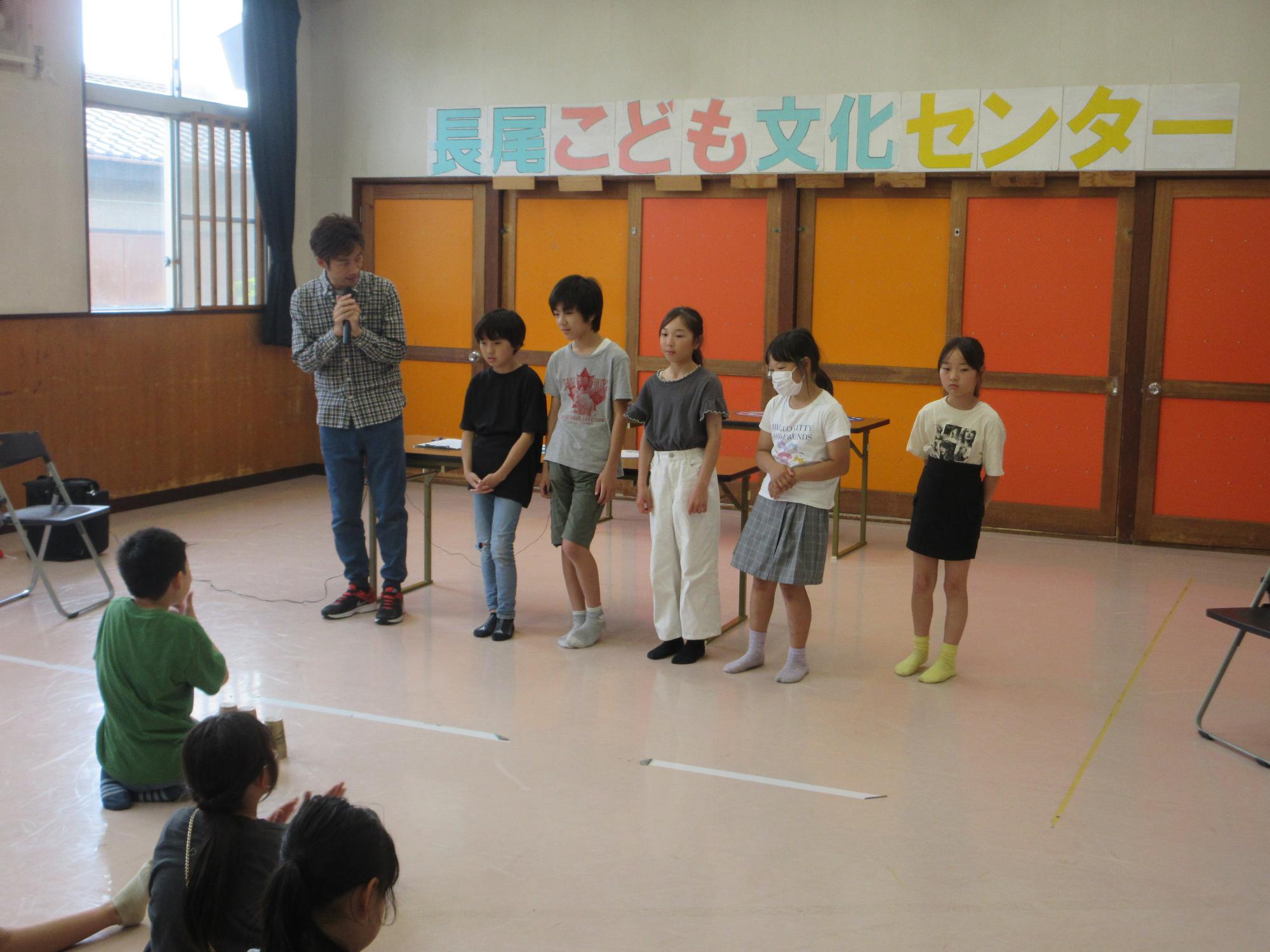 表彰を受けるこどもたちの写真
