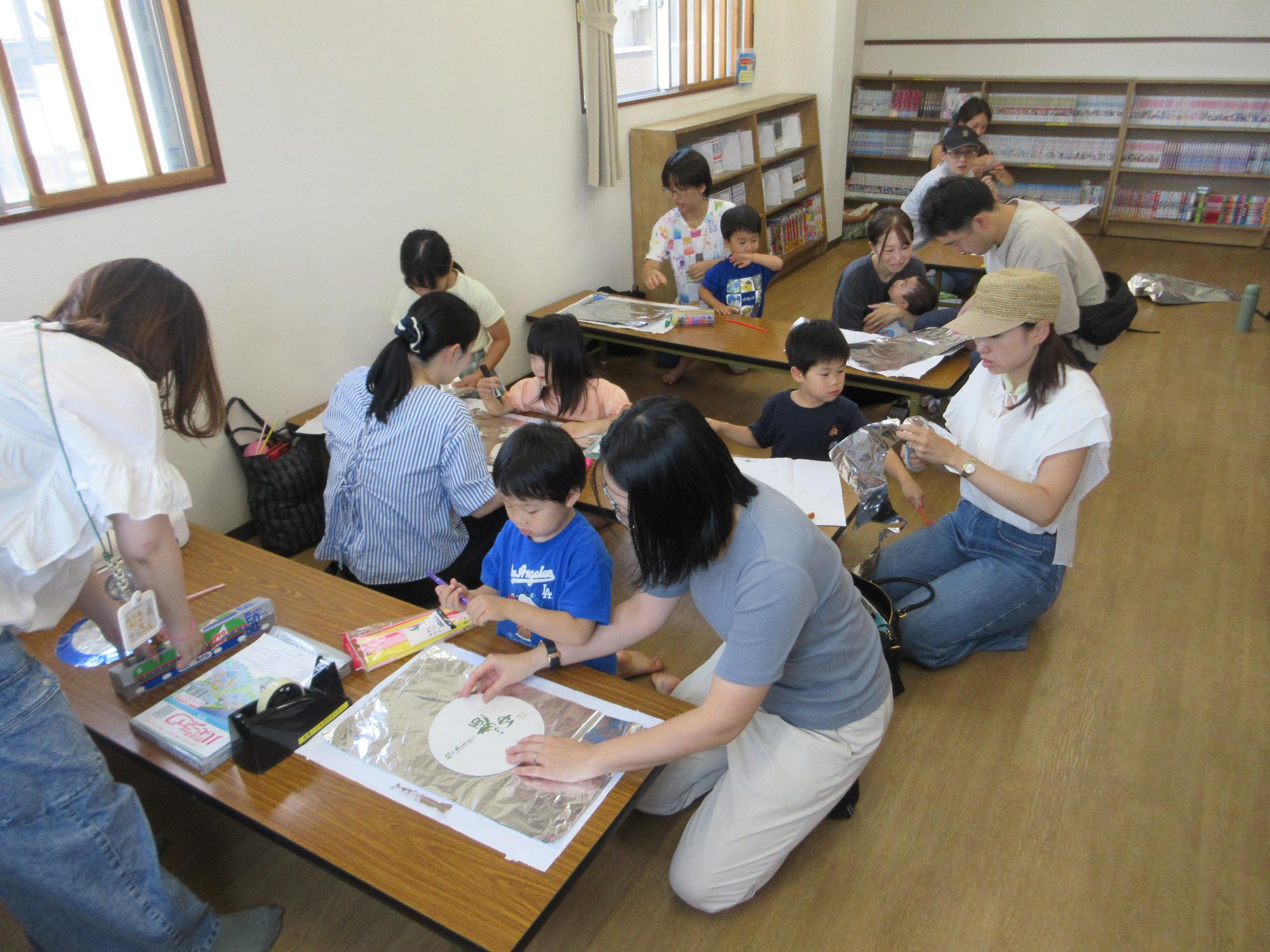 アルミ風船工作の様子