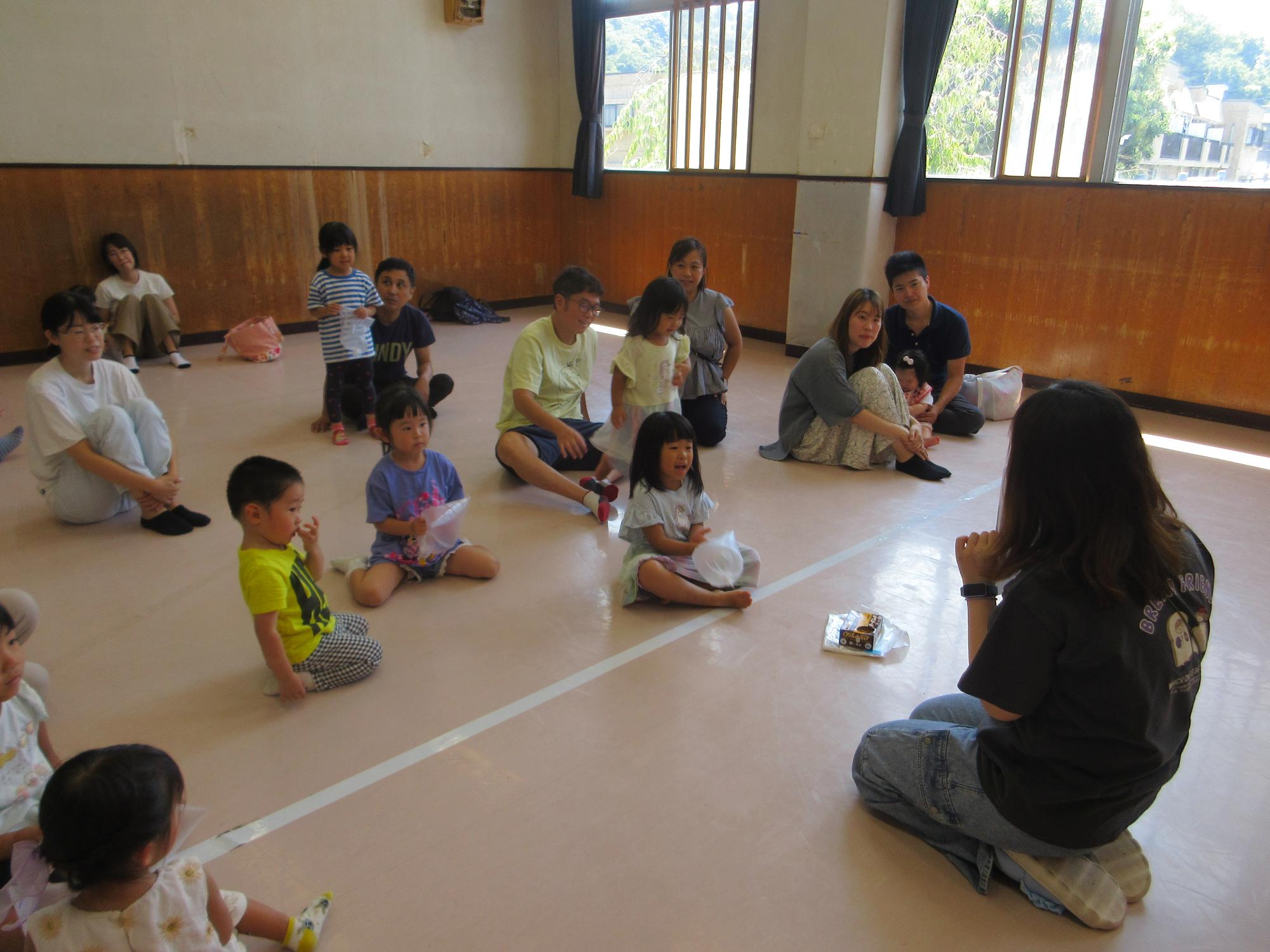 親子リトミックの様子