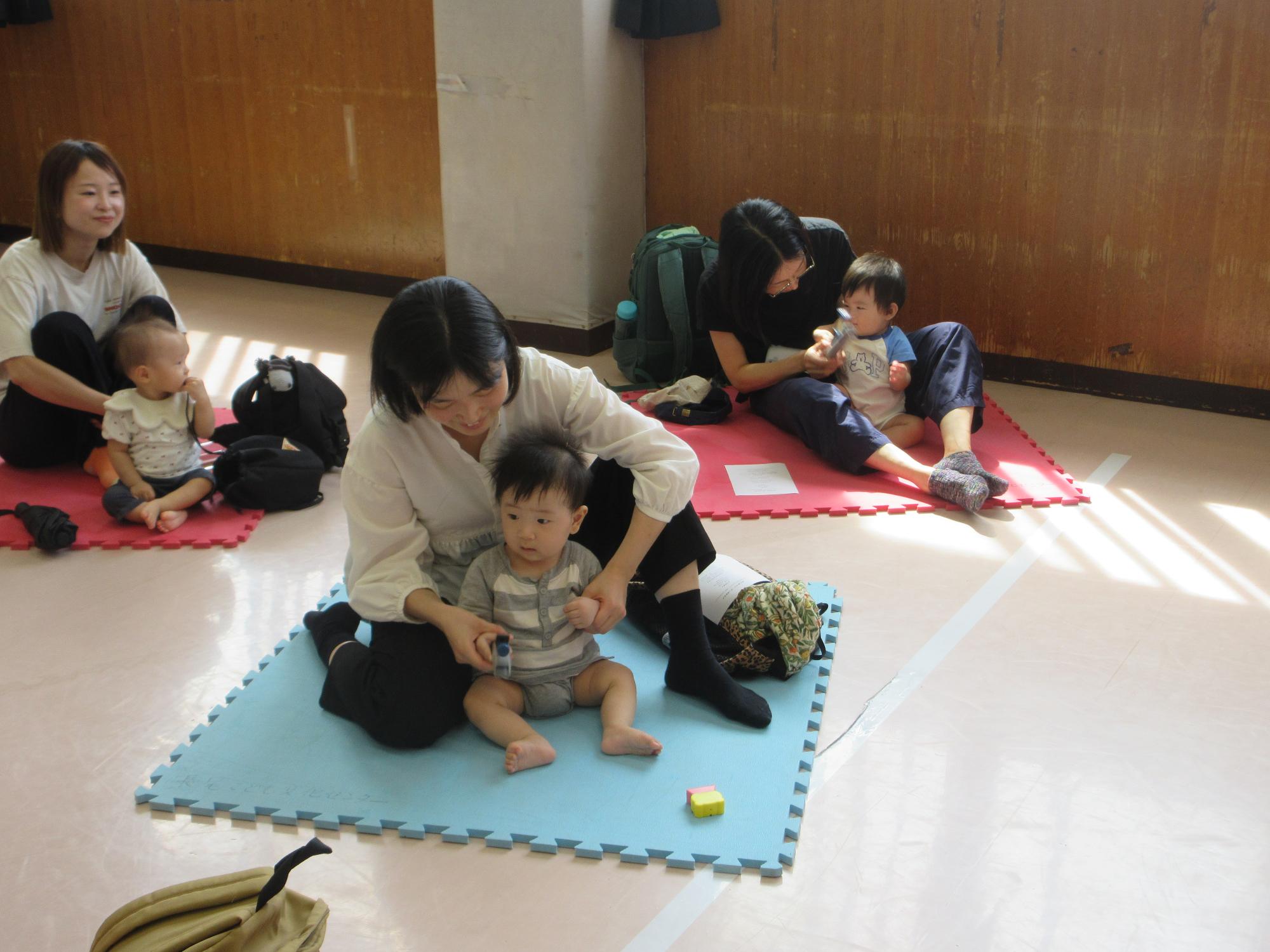 トーンチャイムを鳴らしている様子