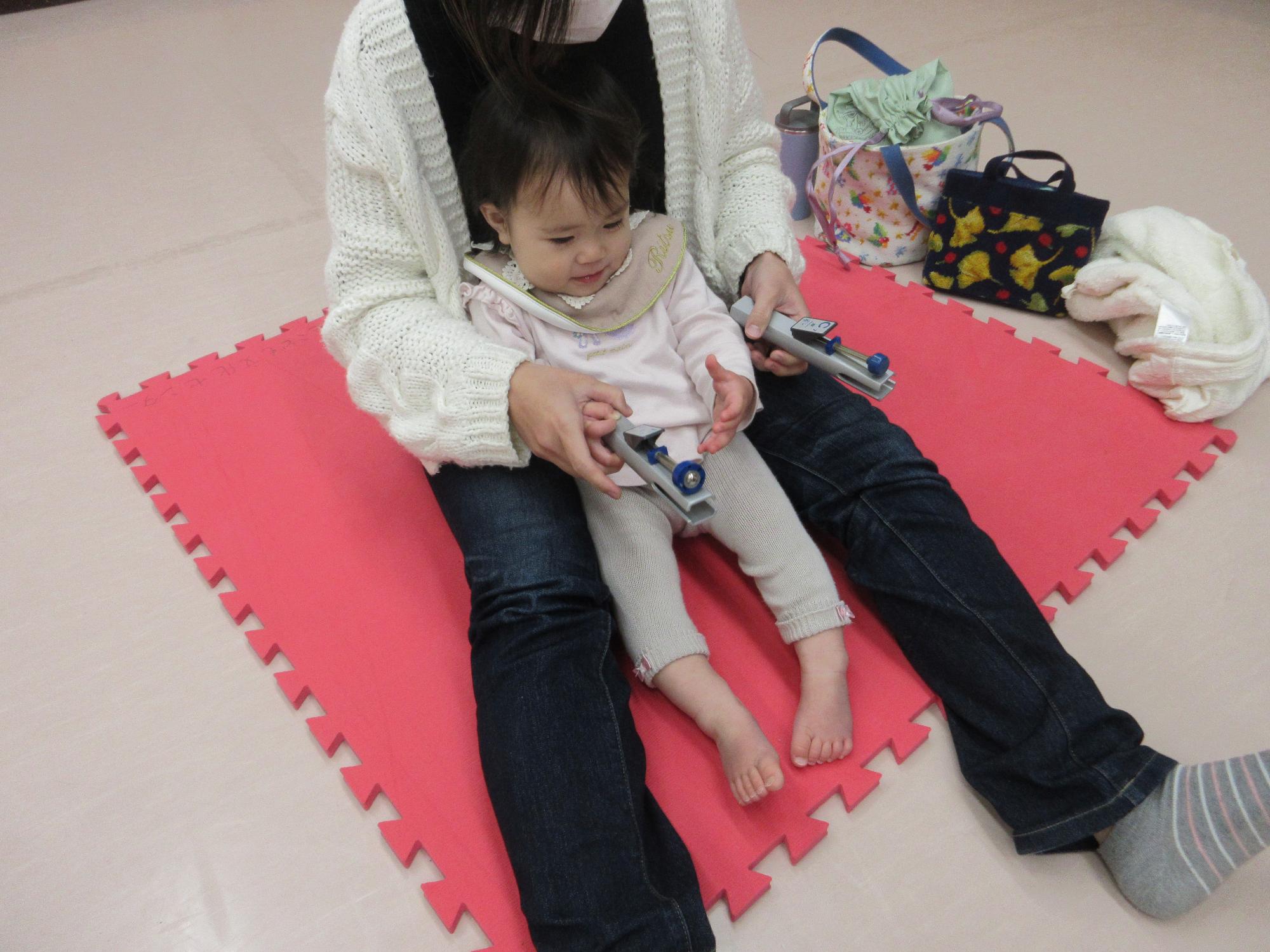 楽器を鳴らす人たちの写真