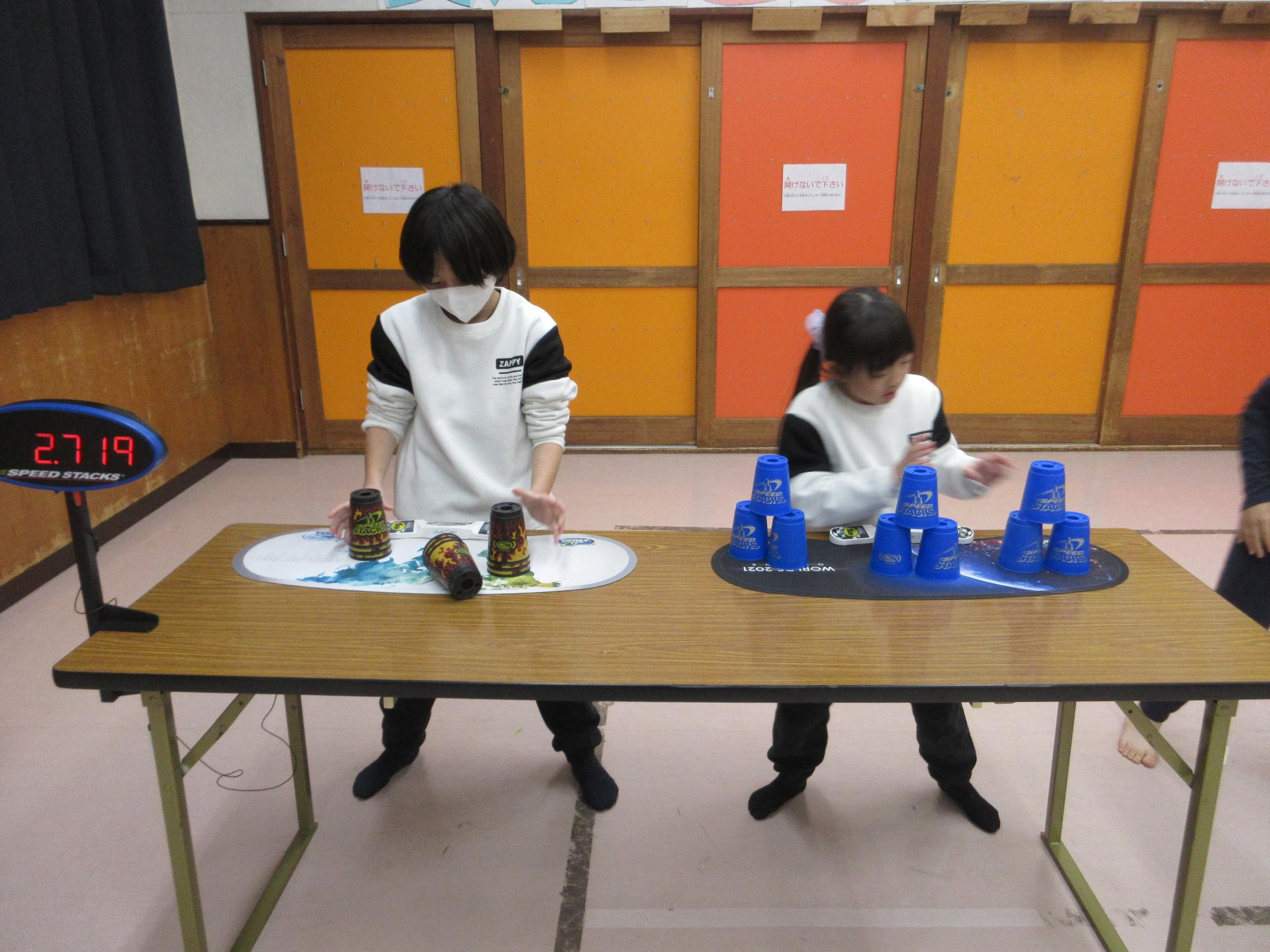 練習する子どもたち