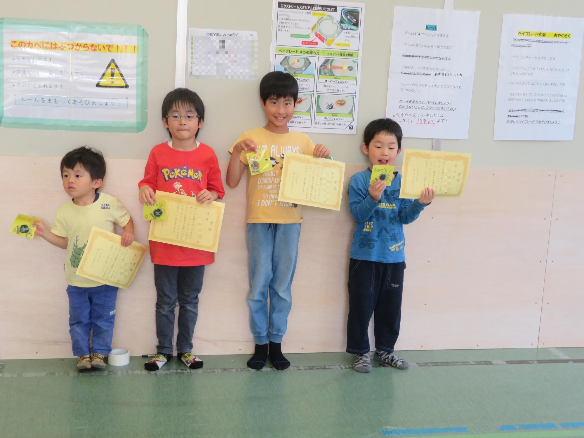 入賞者4名の写真