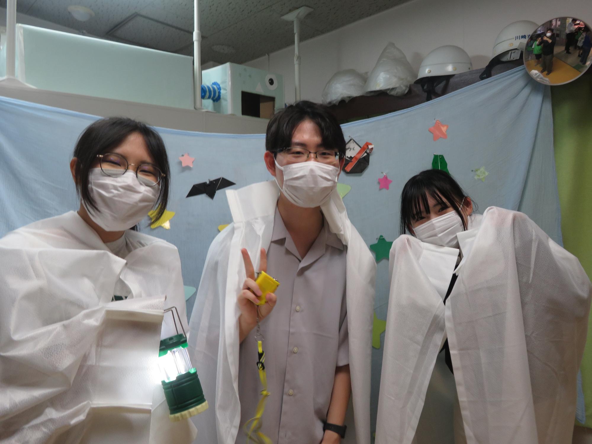フォトブースでの案内人たちの写真