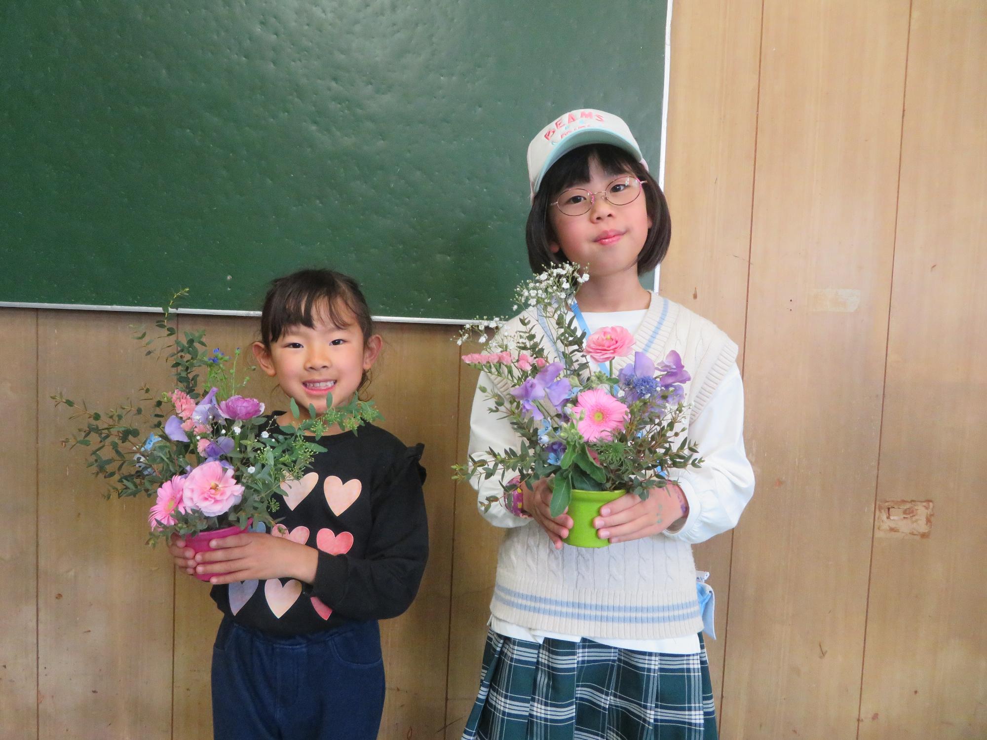 完成した作品と一緒に撮影した写真