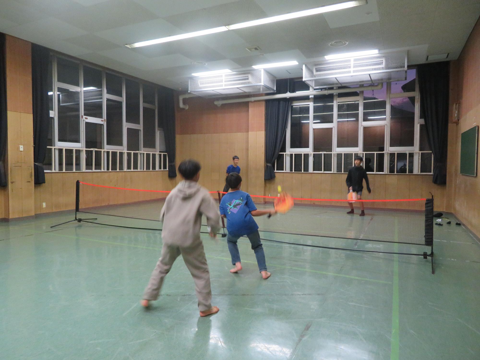 ピックるボールの試合をしている写真