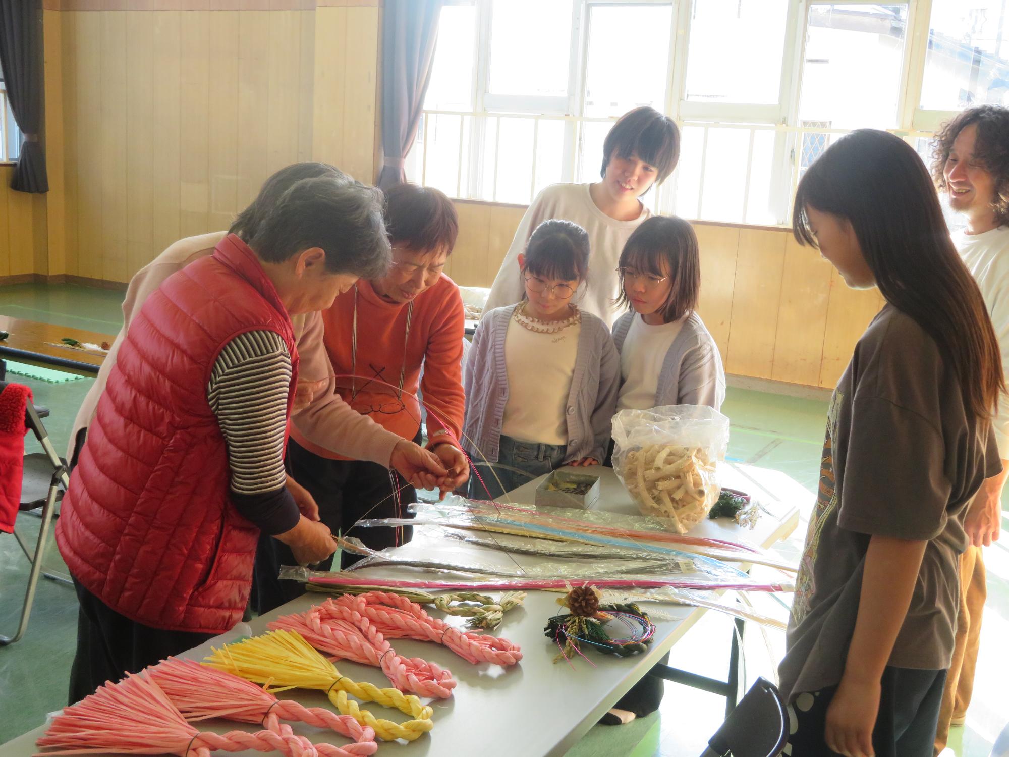 材料選び中の写真