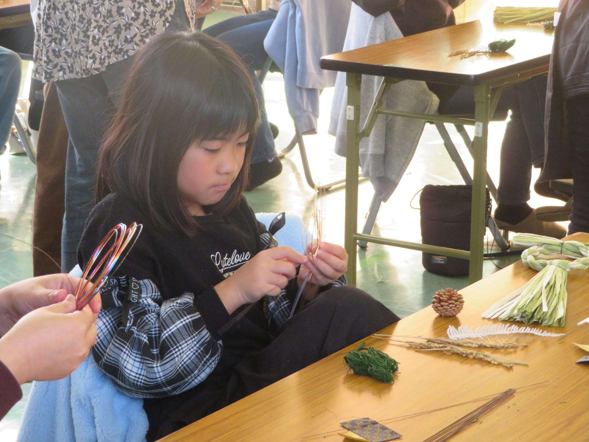 水引作業中の写真