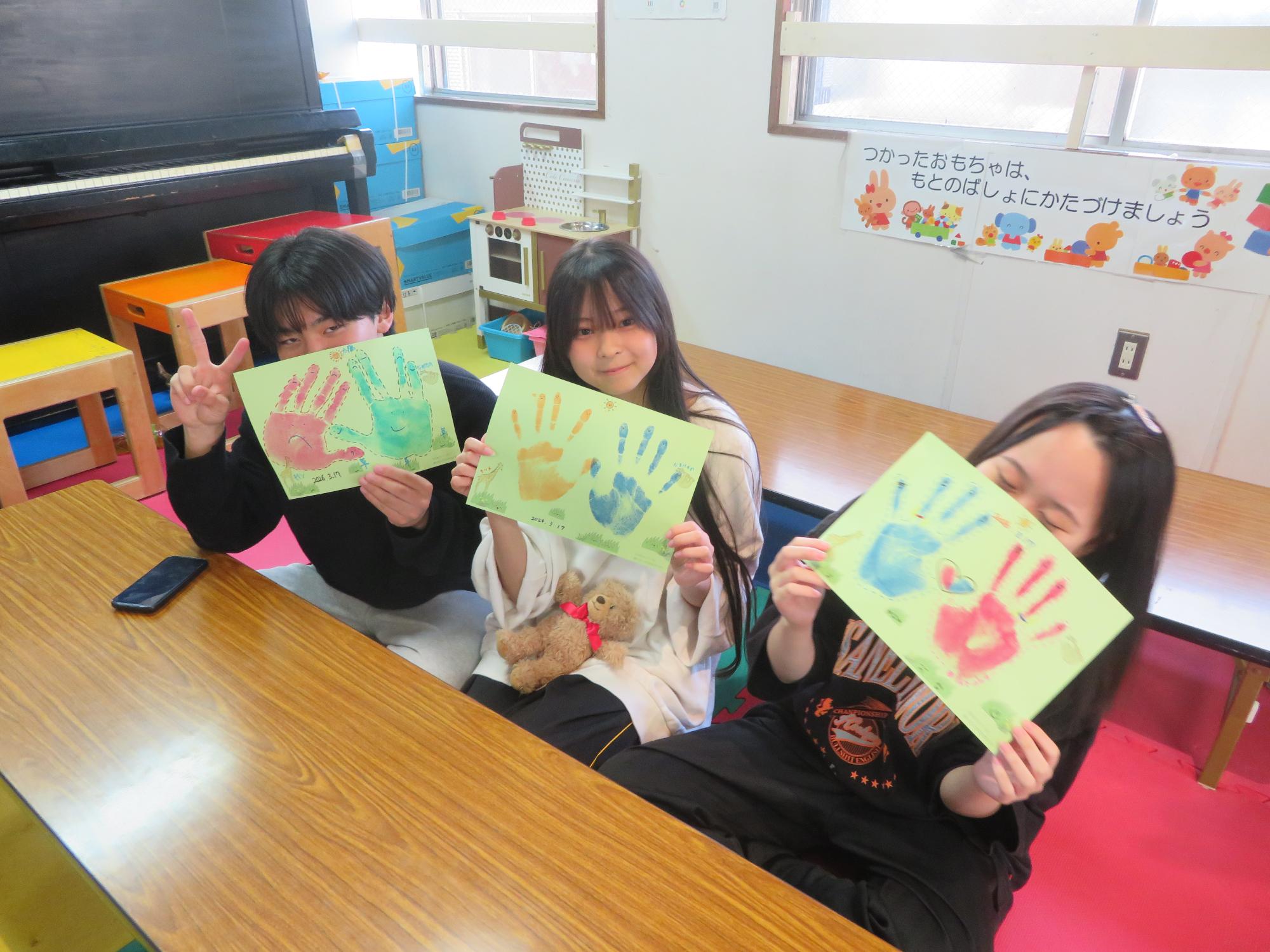 作品と一緒に撮影している写真