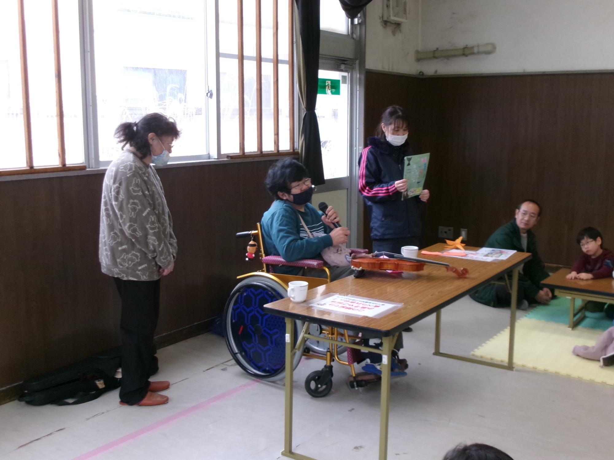 立体切り絵アーティスト、大薗一樹さんの写真