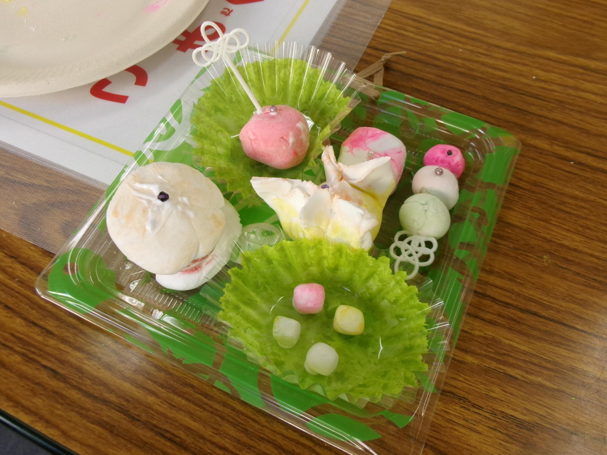完成した和菓子の工作の写真