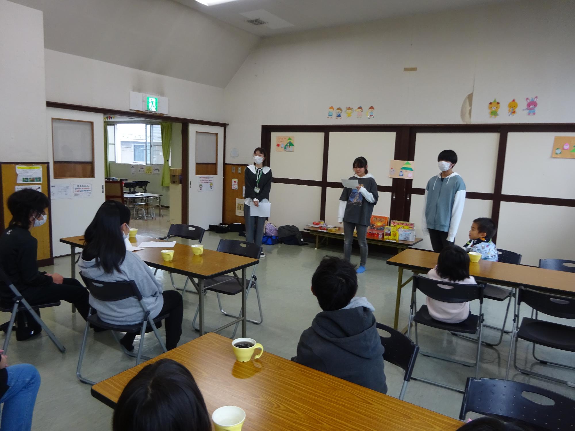 中学生のあいさつでイベントがスタートになる様子の写真