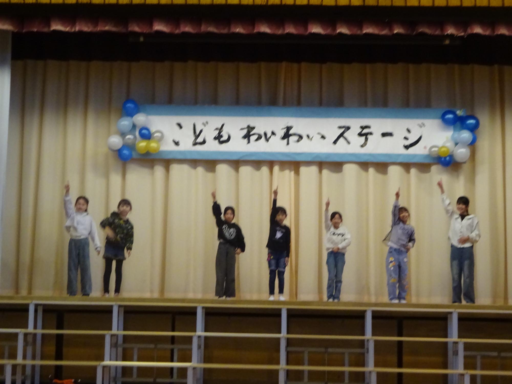 菅わくキラキラダンスチームの写真