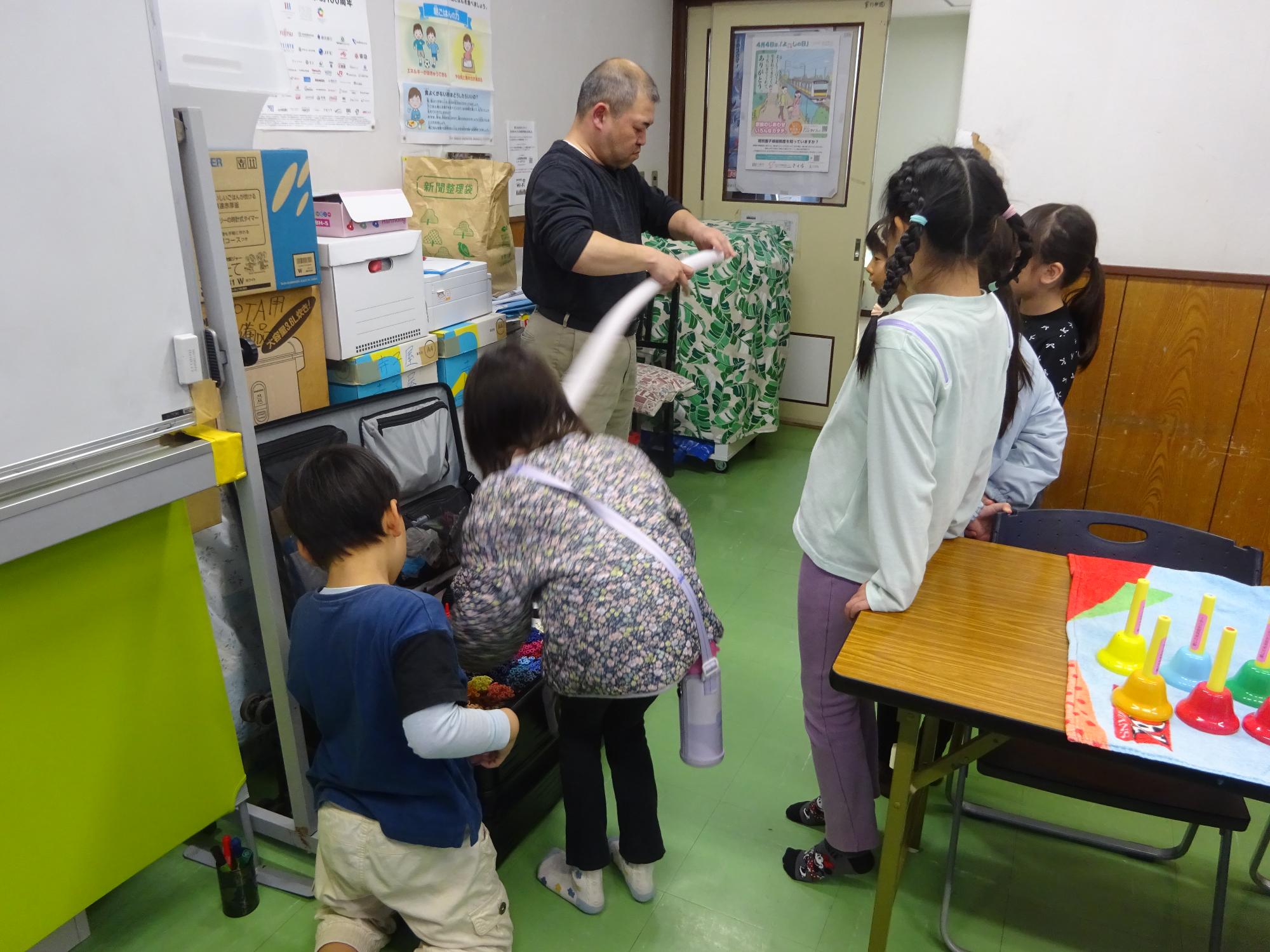 最後にバルーンアートのプレゼントをしてもらっている写真