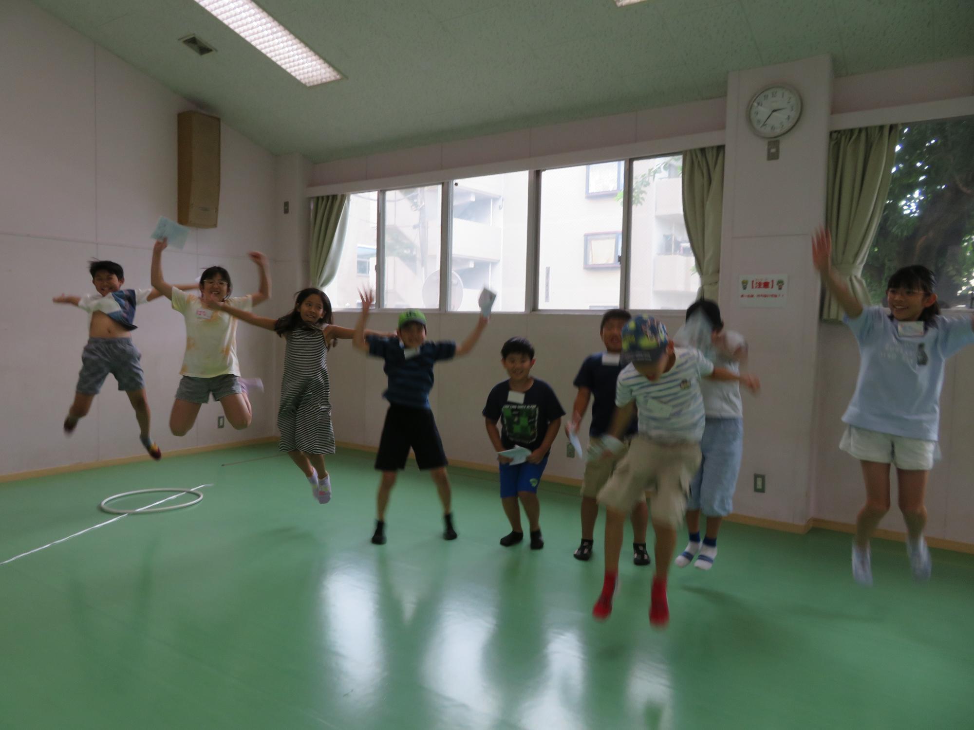 どんじゃんけんをしている写真