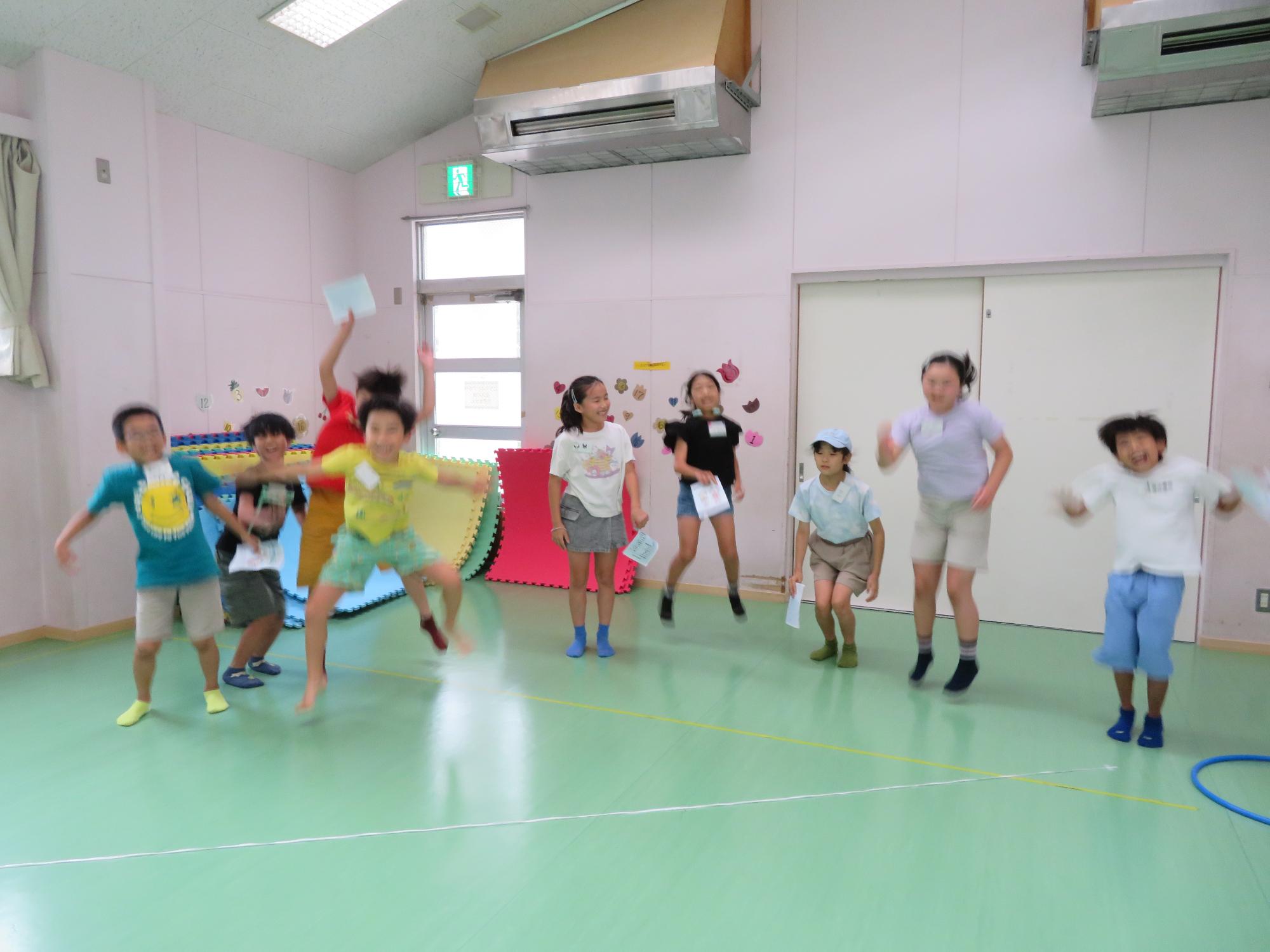 どんじゃんけんをしている写真