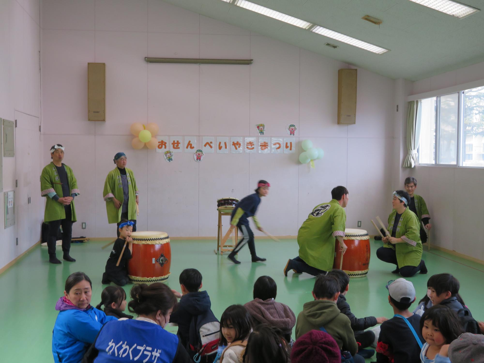 中野島で活動をしている「元気太鼓」の方々の写真
