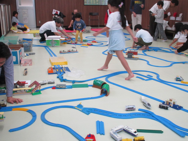 たくさんのレールレイアウトの写真
