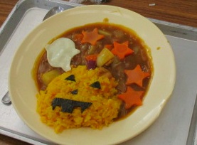 ハロウィンをイメージしたカレーの写真