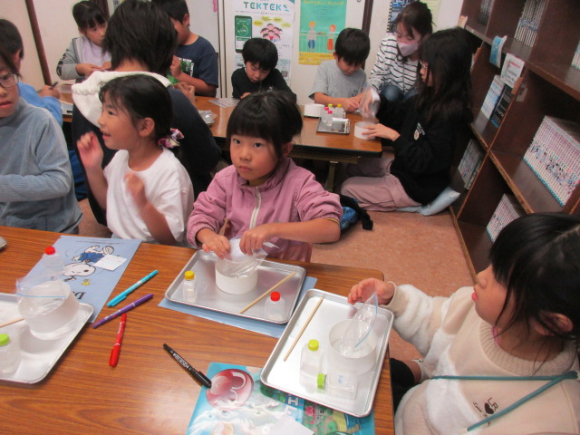 砂鉄スライムを作っている写真