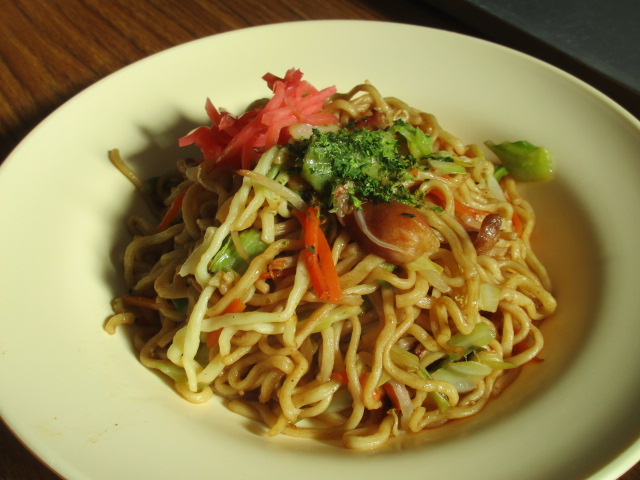 公園清掃のあとの焼きそばの写真