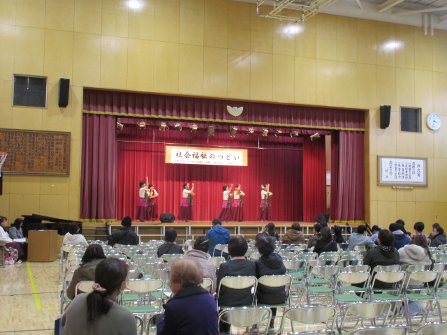 福祉のつどいステージの写真