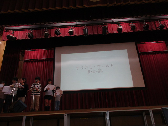 福祉のつどいステージの朗読劇の写真