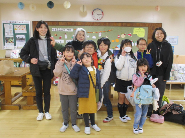 福祉のつどいステージ出演したみんなの写真